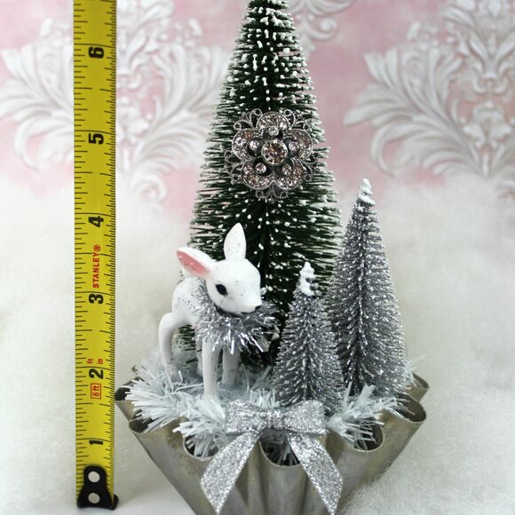 Retro Vintage Style Deer Bottle Brush Tree in Vintage Tart Tin: Christmas Decor - Picture 8 of 9